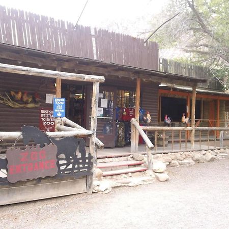 Blue Diamond Bonnie Springs Ranch Motel מראה חיצוני תמונה