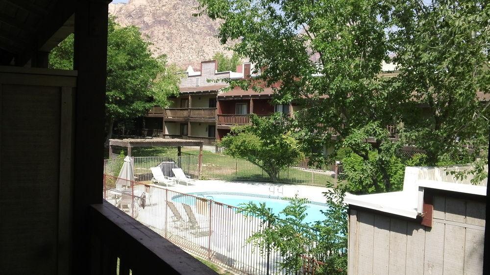 Blue Diamond Bonnie Springs Ranch Motel מראה חיצוני תמונה
