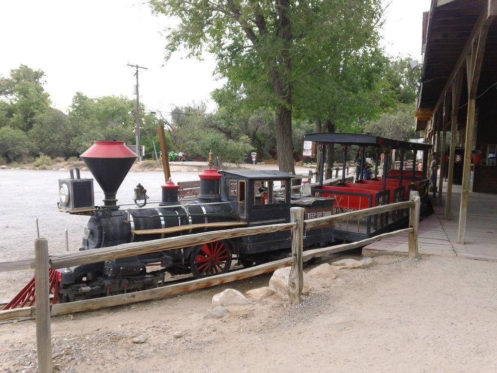 Blue Diamond Bonnie Springs Ranch Motel מראה חיצוני תמונה
