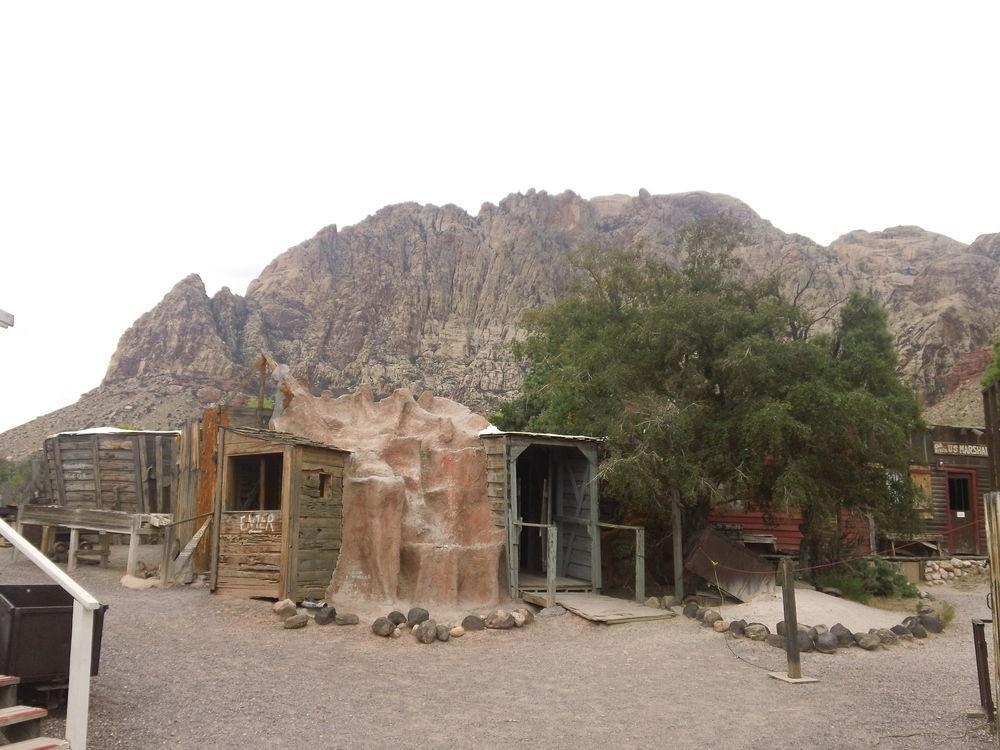 Blue Diamond Bonnie Springs Ranch Motel מראה חיצוני תמונה