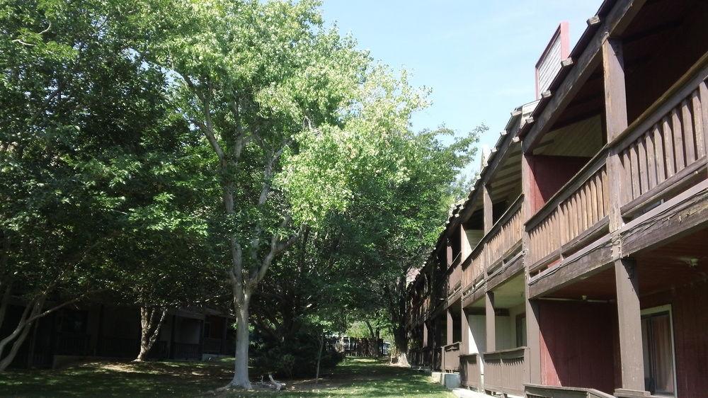 Blue Diamond Bonnie Springs Ranch Motel מראה חיצוני תמונה