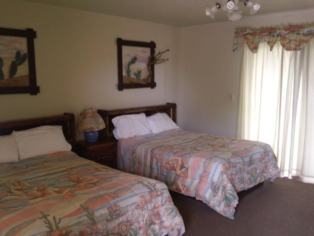 Blue Diamond Bonnie Springs Ranch Motel מראה חיצוני תמונה