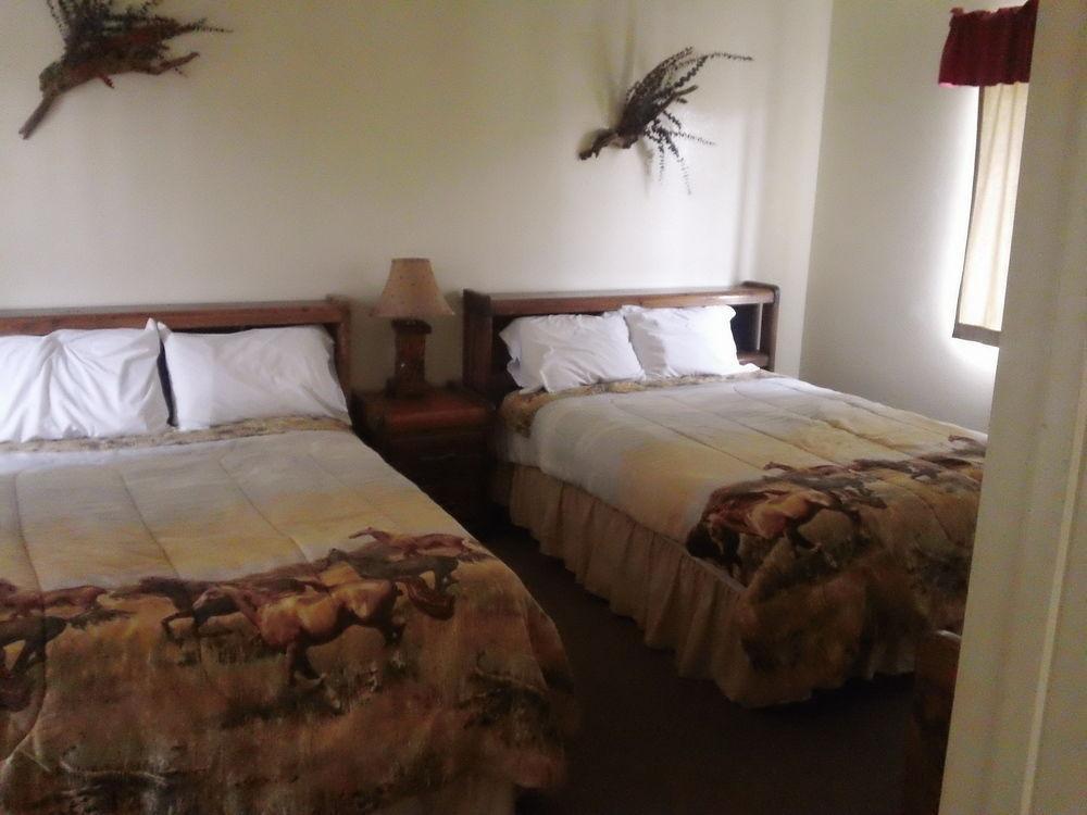 Blue Diamond Bonnie Springs Ranch Motel מראה חיצוני תמונה