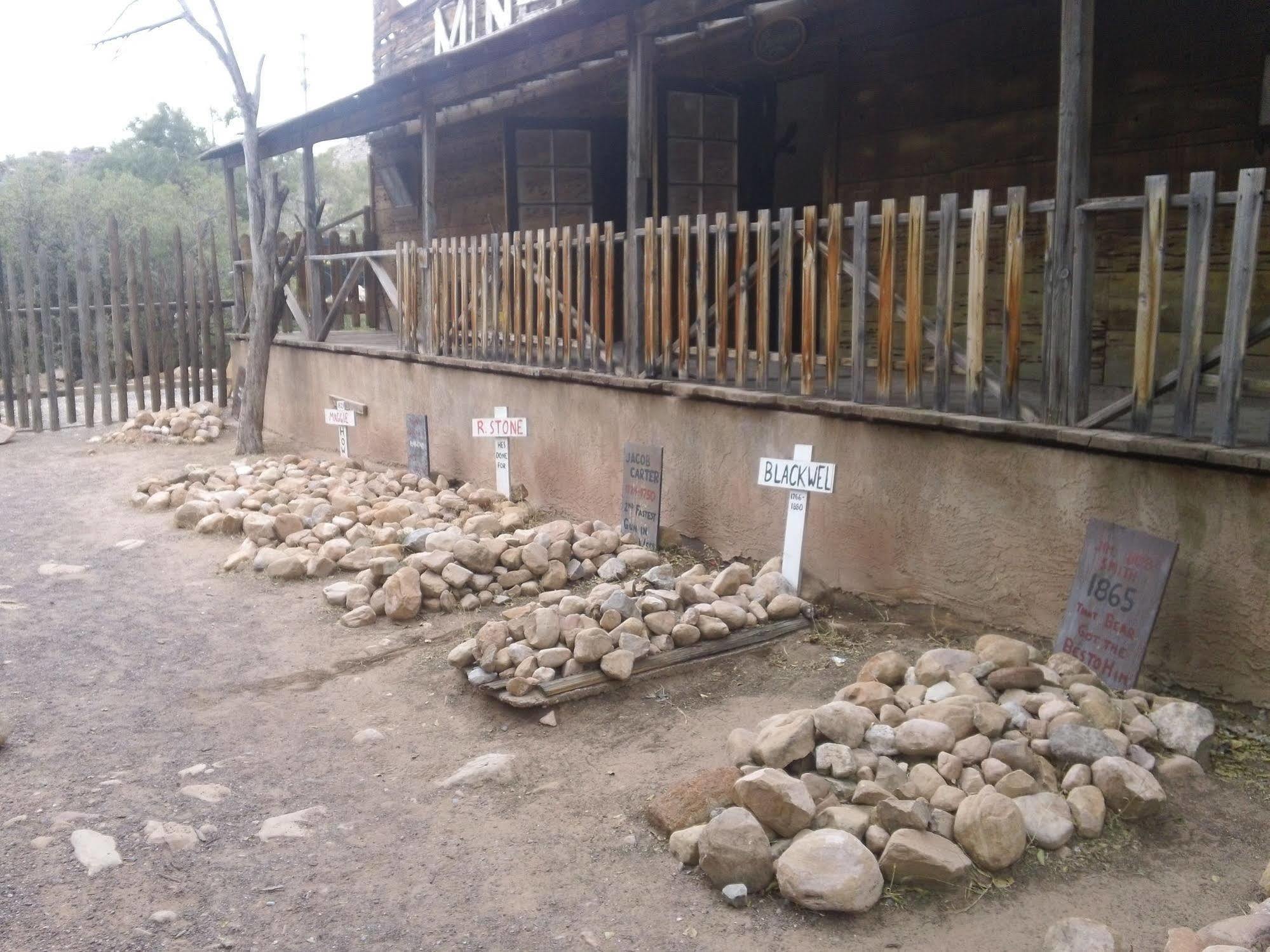 Blue Diamond Bonnie Springs Ranch Motel מראה חיצוני תמונה