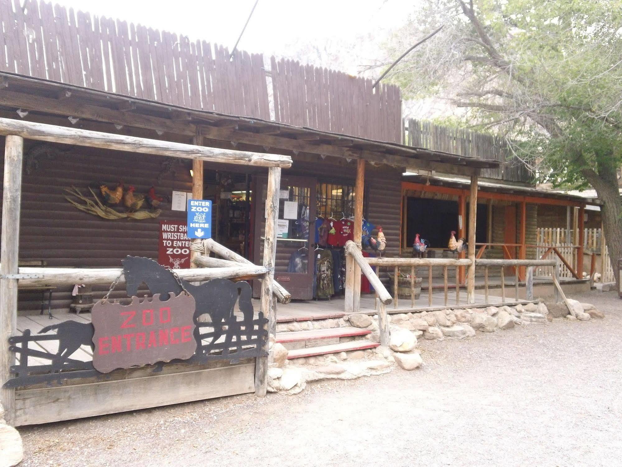 Blue Diamond Bonnie Springs Ranch Motel מראה חיצוני תמונה