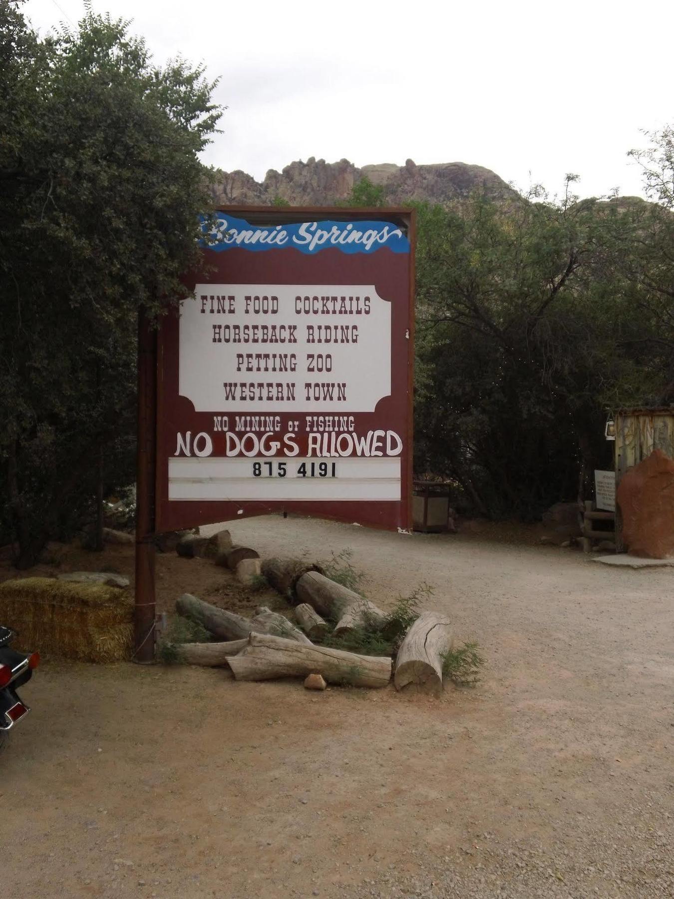 Blue Diamond Bonnie Springs Ranch Motel מראה חיצוני תמונה