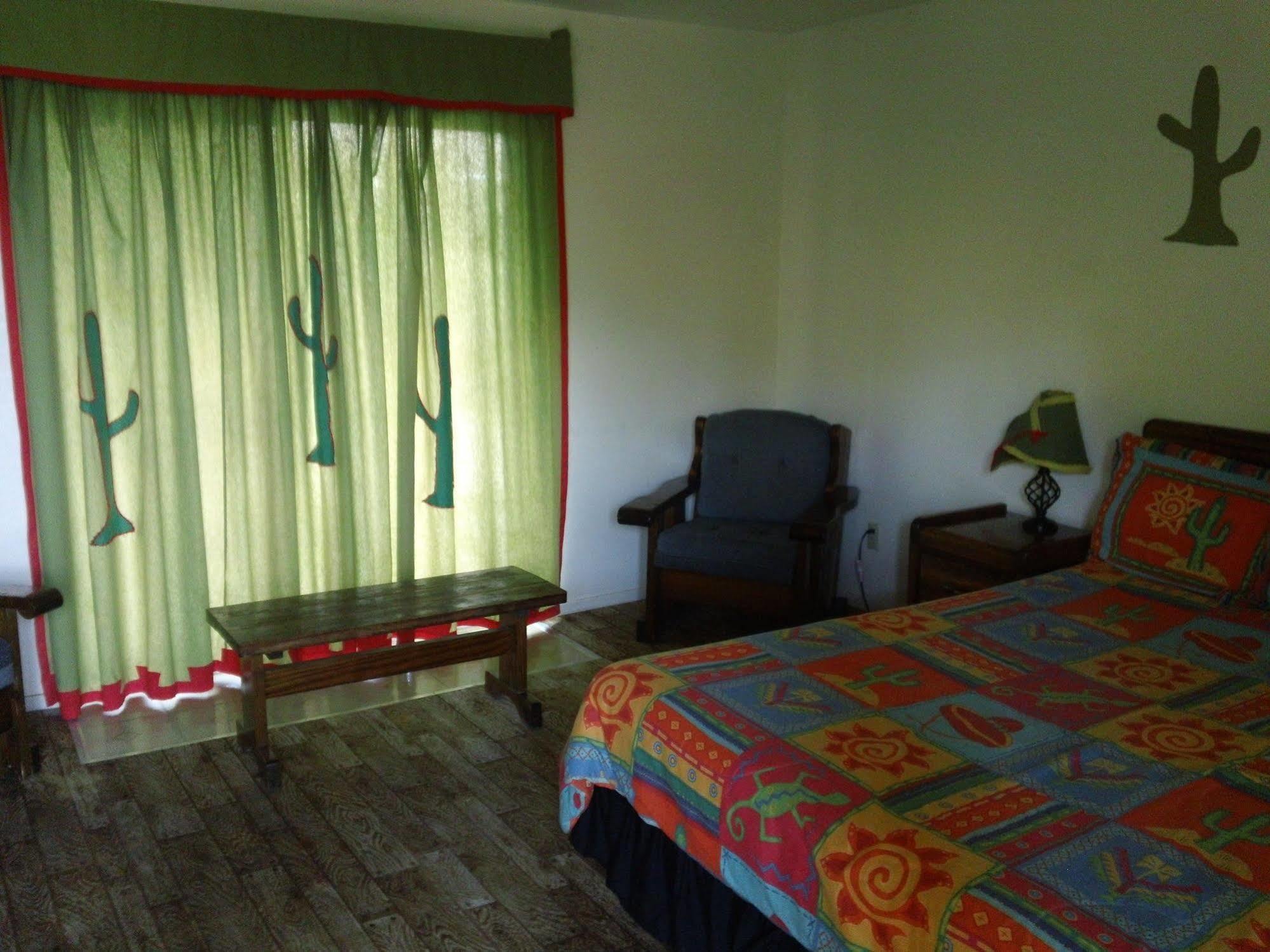 Blue Diamond Bonnie Springs Ranch Motel מראה חיצוני תמונה