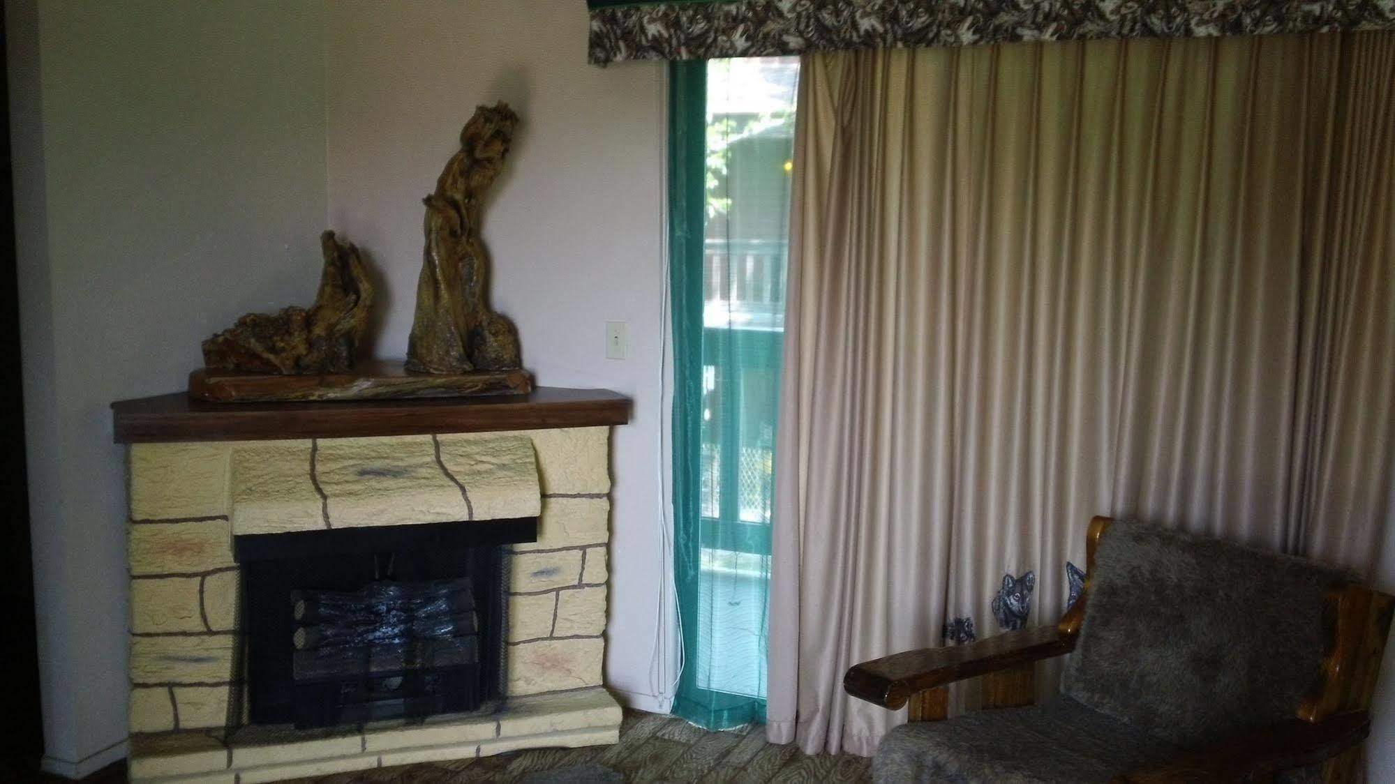 Blue Diamond Bonnie Springs Ranch Motel מראה חיצוני תמונה