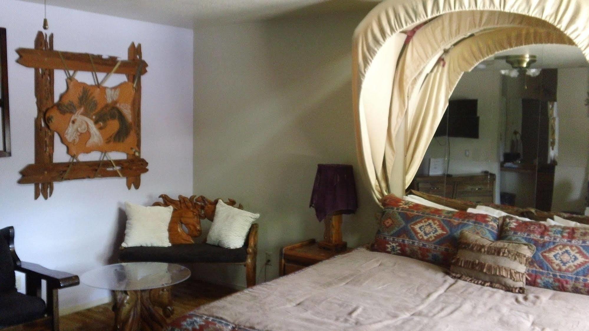 Blue Diamond Bonnie Springs Ranch Motel מראה חיצוני תמונה
